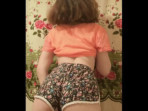 ❤️ Leanbh óg sexy ag baint dá shorts ar cheamara ☑ Porn ag ga.drpornofilme.ru